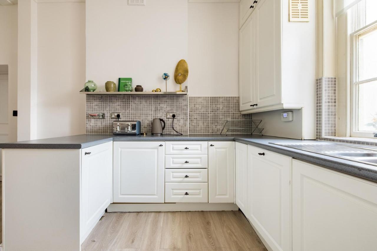 The Sussex Garden Retreat - Elegant 2Bdr Flat Appartamento Londra Esterno foto