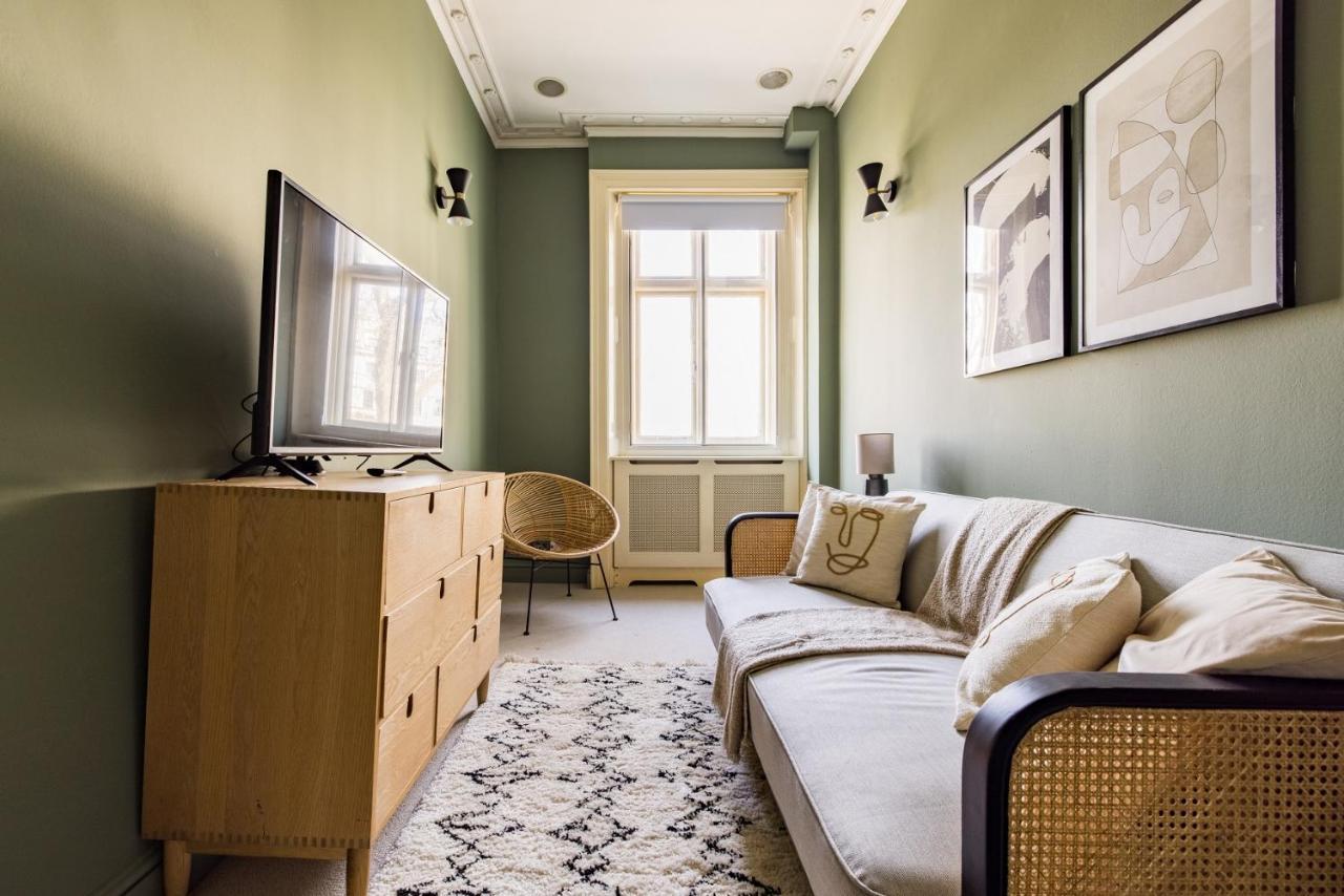 The Sussex Garden Retreat - Elegant 2Bdr Flat Appartamento Londra Esterno foto