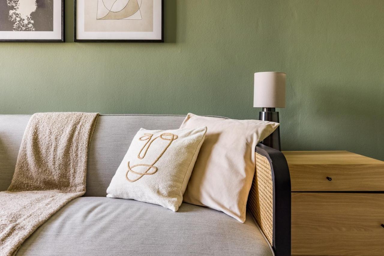 The Sussex Garden Retreat - Elegant 2Bdr Flat Appartamento Londra Esterno foto